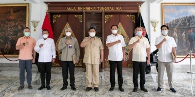 Prabowo Terima Bantuan PT Priamanaya Energi Untuk Keluarga Korban KRI Nanggala-402 