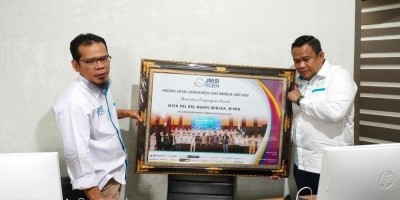 Ketua Umum JMSI Serahkan Penghargaan Kepada Kapolda Aceh