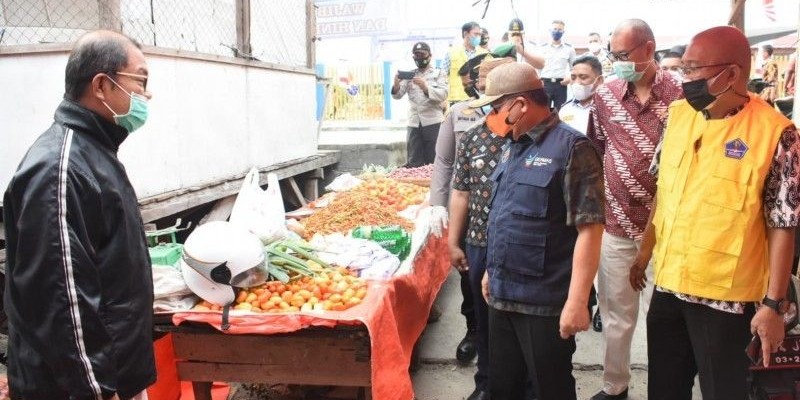 Walikota Gorontalo Pantau Pelaksanaan Protkes di Pasar Dungingi 