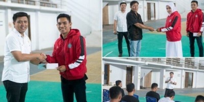 Ketua IPSI Sangihe, Serahkan Bonus Pada Atlet Penyumbang Medali Diajang Porprov 2022