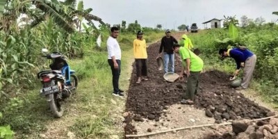 Warga Sambut Baik Rencana Betonisasi Jalan Poros Desa Cikawung