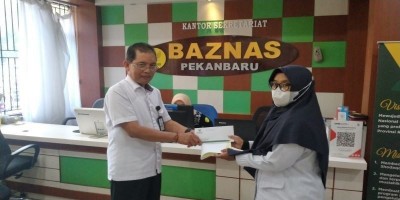 Baznas Kota Pekanbaru Serahkan Bantuan Untuk Korban Kebakaran