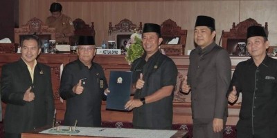 Wakil Walikota Lubuklinggau Hadiri Pengesahan 29 Ranperda oleh DPRD  