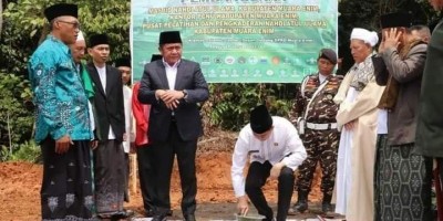 Bersama Gubernur, Plt. Bupati Letakkan Batu Pertama Pembangunan Kantor PCNU Muara Enim