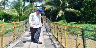 Bupati dan Ketua DPRD Tinjau Jembatan Gantung UPT Sandalan Desa Panca Karsa I