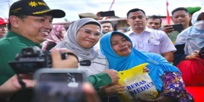Bupati Indramayu Gelar Operasi Pasar Beras Murah di Jatibarang