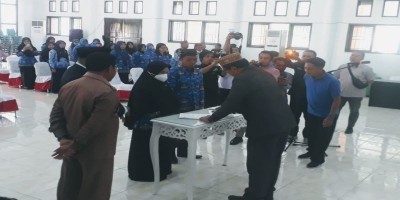 Mohammad Lahay Lantik 37 Kepsek dan Jabatan Fungsional Lingkup Pemkab Touna 