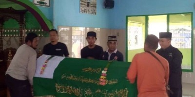 Mgs H Syaiful Padli Melayat ke Rumah Duka Ningana Binti Dulhani Kertapati