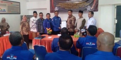 Ketua DPD PAN dan Rombongan Mendaftar Bacaleg ke KPUD Empat Lawang 