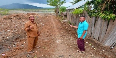 Dukung Pengembangan Desa Wisata Telaga Biru, Jeni E Tulung Hibahkan Tanah untuk Akses Jalan ke Danau Burungi Moputio