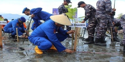 Bersih Pantai dan Tanam Mangrove cara Ditpolairud Polda Sulteng Peringati HUT ke-73 Polairud Polri