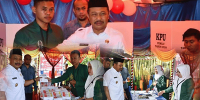PJ Bupati Boalemo Sherman Moridu Salurkan Hak Pilihnya di TPS 1 Desa Hungayona'a