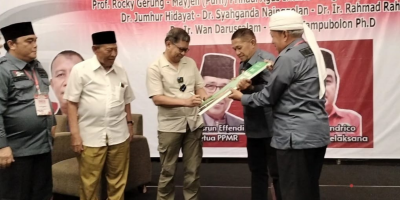 Peluncuran Buku â€œMerudal Politik Nasional dari Riauâ€ Membawa Pesan Kuat